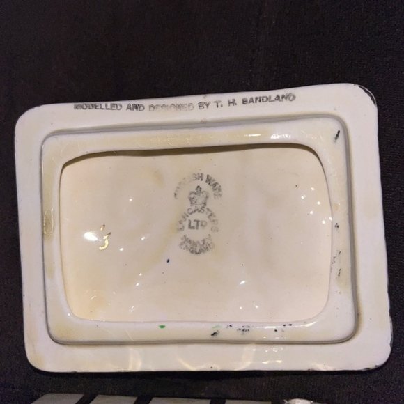 Mrs Gamp Sandland Porcelain Trinket Jewlery Box - Picture 6 of 12